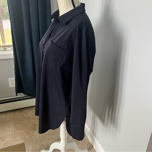 Elegant Lyssé Everyday Essential Button Down Blouse Navy Blue - Picture 6 of 16